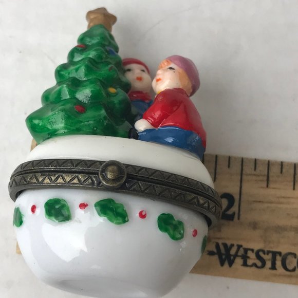 VINTAGE Porcelain Hinged Lid Trinket Box - Christmas Holiday Tree w/Children 3" - Picture 14 of 14